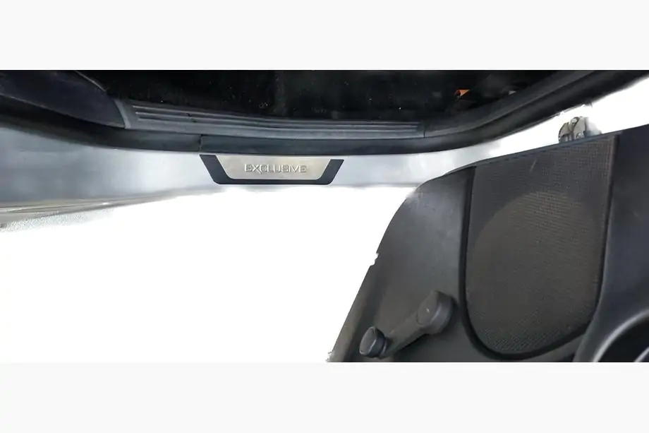 Ford Focus I 1998–2005 Flexill chrome instaplijsten (set van 4) Foto 3