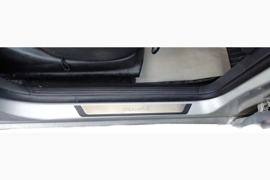 Ford Focus I 1998–2005 Flexill chrome instaplijsten (set van 4) Foto 2