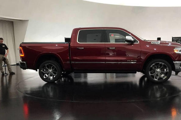 Brutaal en uniek: pick-up Ram 1500 van de nieuwe generatie Foto 4