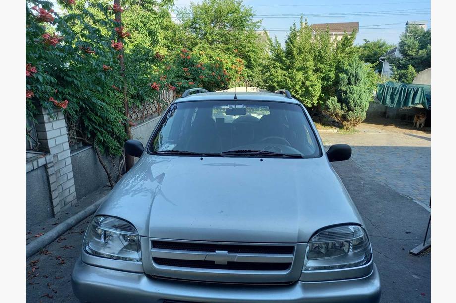 Chevrolet Niva 1998–2020 Chroom dakrails Kunststof voetjes Foto 4
