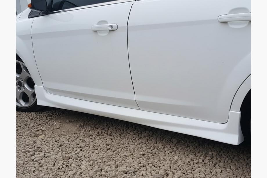 Ford Focus II 2005–2008 HB side skirts (spuitklaar) Image