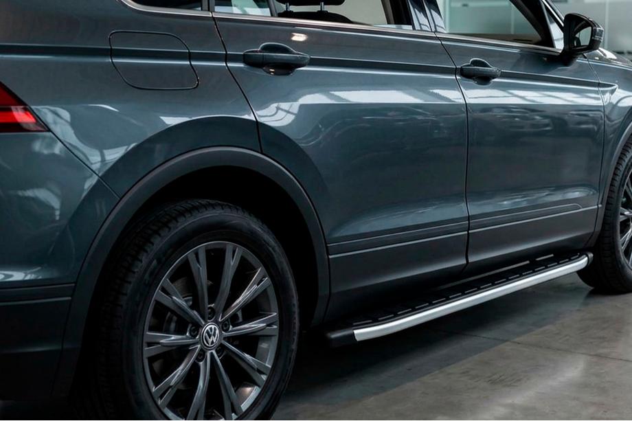 Volkswagen Tiguan 2016–2023 Fullmond side steps (2 stuks, aluminium) Image