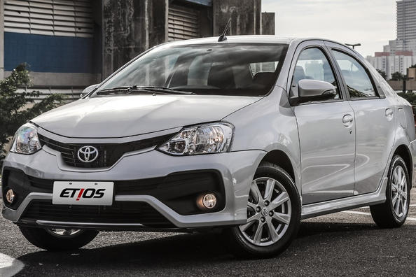 Review van de budgetsedan Toyota Etios