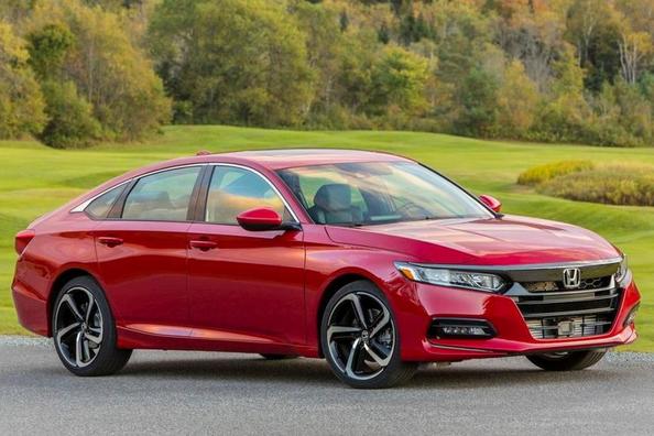 Review van de tiende generatie Honda Accord sedan