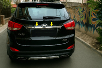 Hyundai IX-35 2010–2015 Brede chromen sierlijst boven de kentekenplaat Verchroomd kunststof foto 3