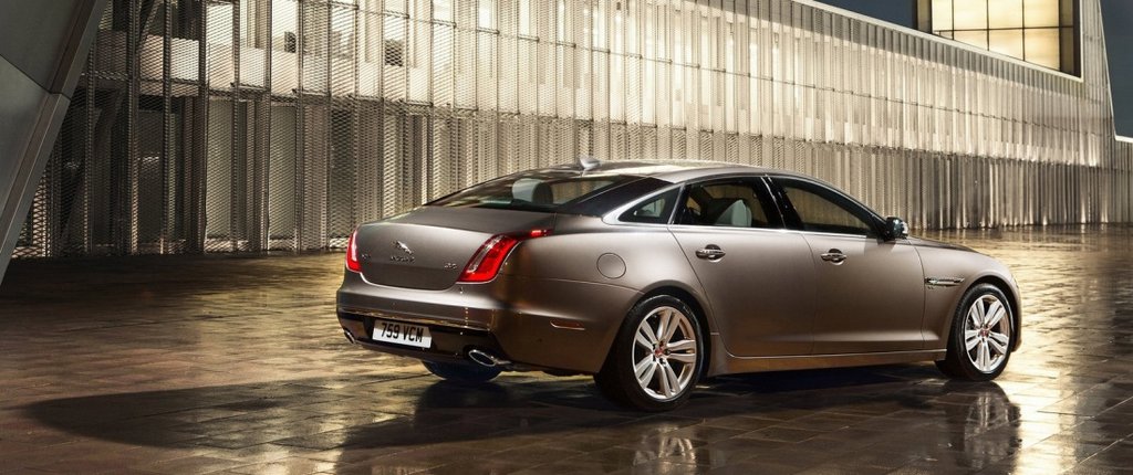 Premium sedan Jaguar XJ