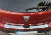 Dacia Sandero 2007–2013 Achterbumper beschermlijst Carmos V1 (RVS) foto 1