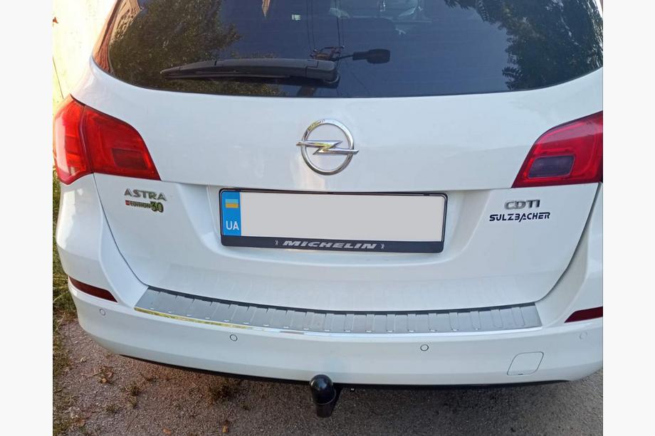 Opel Astra J 2009–2015 Achterbumperbeschermer V-1 Carmos (SW, RVS) Image