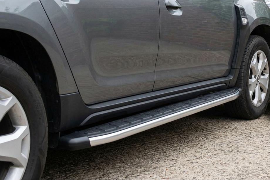 Dacia Duster 2018–2024 Fullmond side steps (2 stuks, aluminium) Image