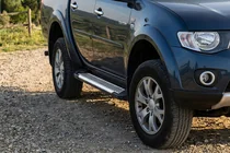Mitsubishi L200 2015–2024 Line side steps (set van 2, aluminium) foto 1