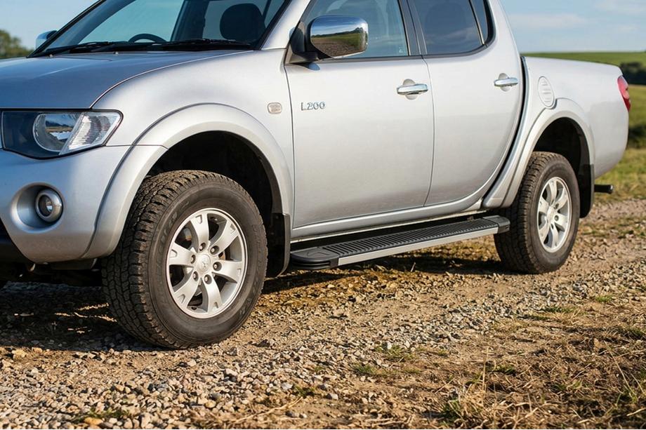 Mitsubishi L200 2015–2024 Side steps Maya V1 (2 stuks, aluminium) Image