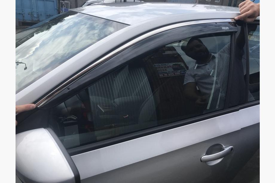 Skoda Rapid 2012–2019 Raamdeflectoren met chromen sierlijst SD (4 stuks, Niken) Foto 2