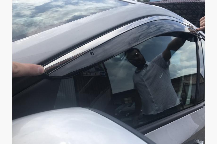 Skoda Rapid 2012–2019 Raamdeflectoren met chromen sierlijst SD (4 stuks, Niken) Foto 3