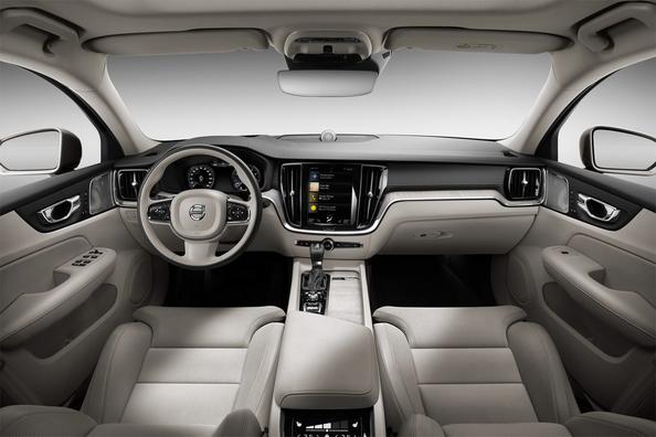 Review van de sedan Volvo S60 van de nieuwe generatie Foto 3