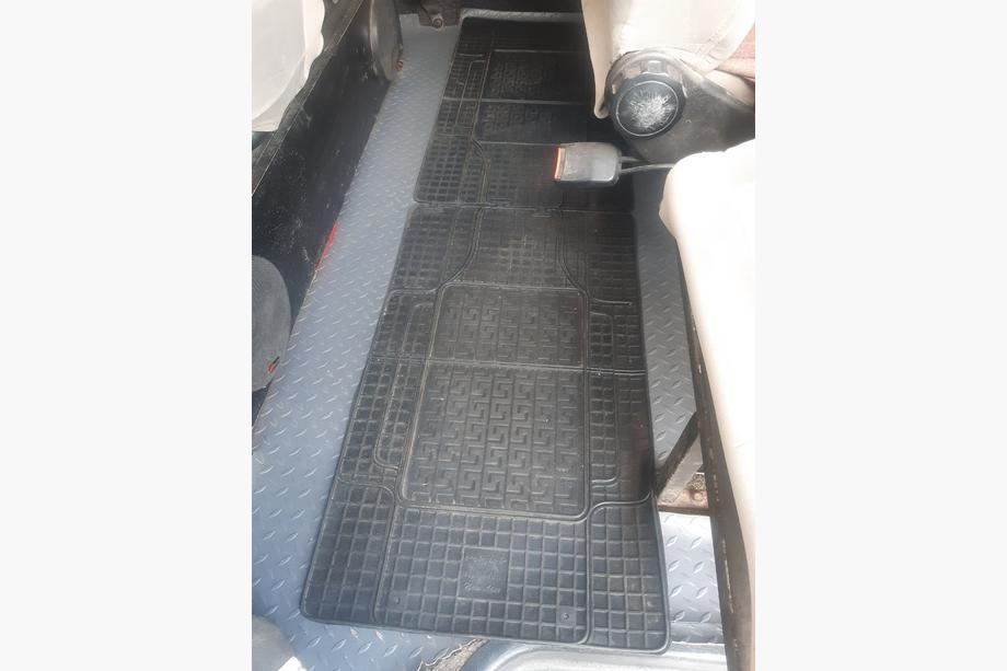 Volkswagen T4 Transporter 1990–2003 Achterste rubber vloermatten (2 st., Polytep) Foto 2