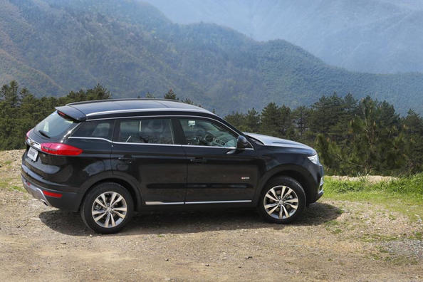 Review van de Geely Atlas-crossover Foto 2