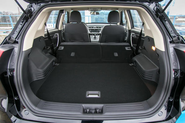 Review van de Geely Atlas-crossover Foto 5
