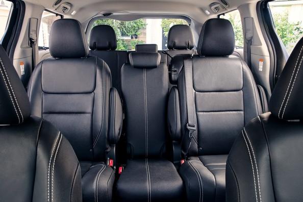 Review van de Toyota Sienna-minivan Foto 4