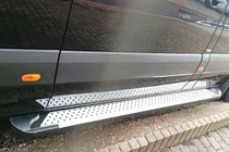 Volkswagen Crafter 2006–2016 Side steps Allmond Grey (set van 2, aluminium) foto 1