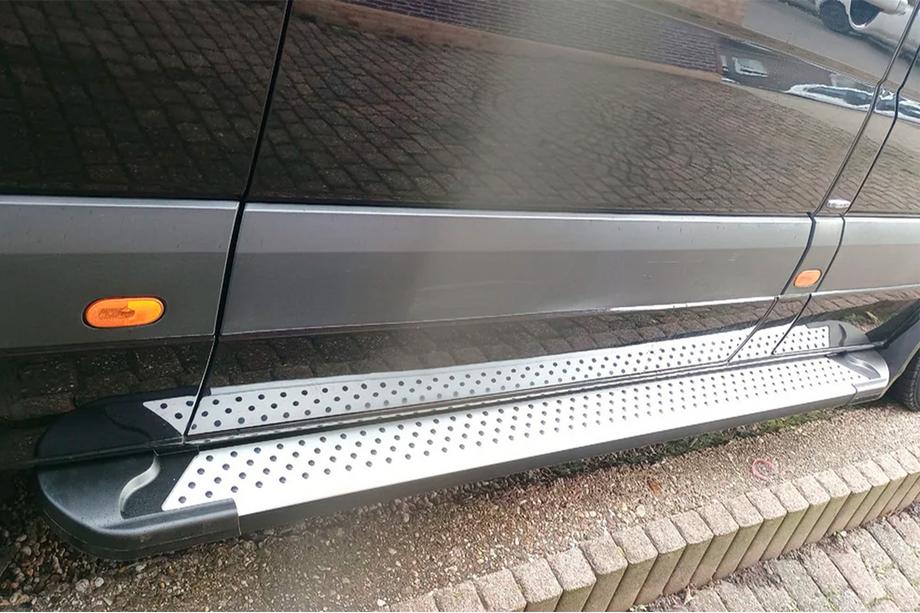Volkswagen Crafter 2006–2016 Side steps Allmond Grey (set van 2, aluminium) Lang/Extra lang Image