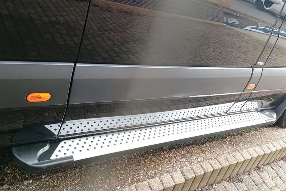 Volkswagen Crafter 2006–2016 Side steps Allmond Grey (set van 2, aluminium) Image