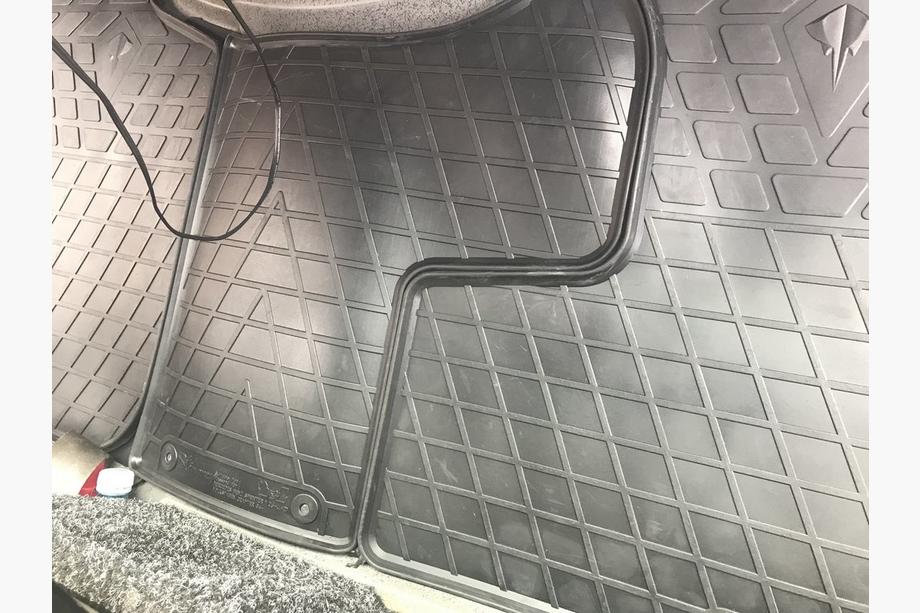 Volkswagen Crafter 2006–2016 Rubberen vloermatten (3-delig, Stingray) 1+1 Foto 4