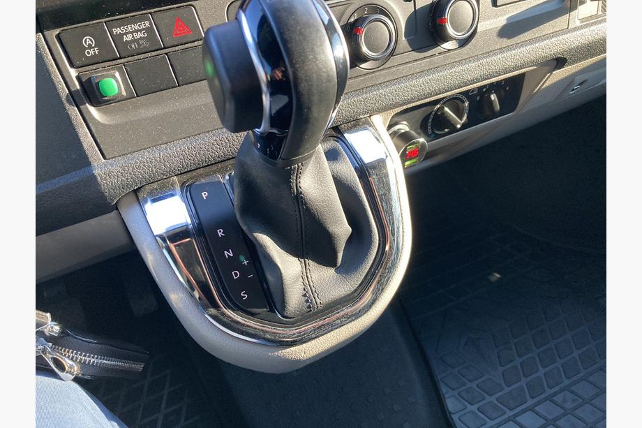 Volkswagen T6 2015–2024 RVS omlijsting voor versnellingspookknop Image
