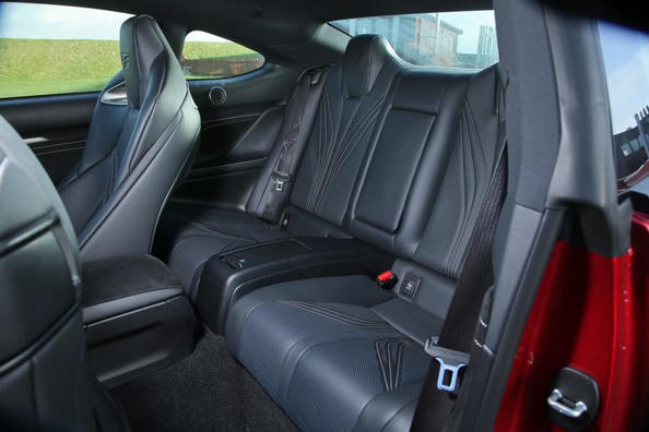Review van de sportcoupé Lexus RC F Foto 9