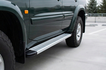 Nissan Patrol Y61 1997–2011 Zijtreden Maya V2 (set van 2, aluminium) foto 1