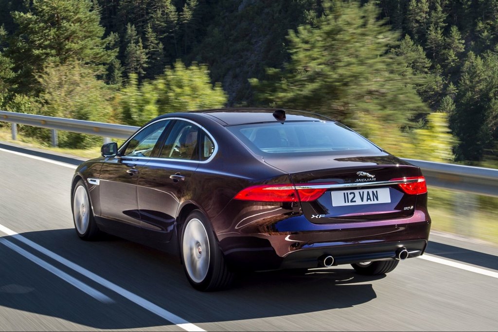 Premium sedan Jaguar XF van de tweede generatie