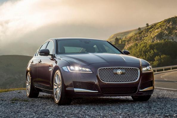 Premium sedan Jaguar XF van de tweede generatie