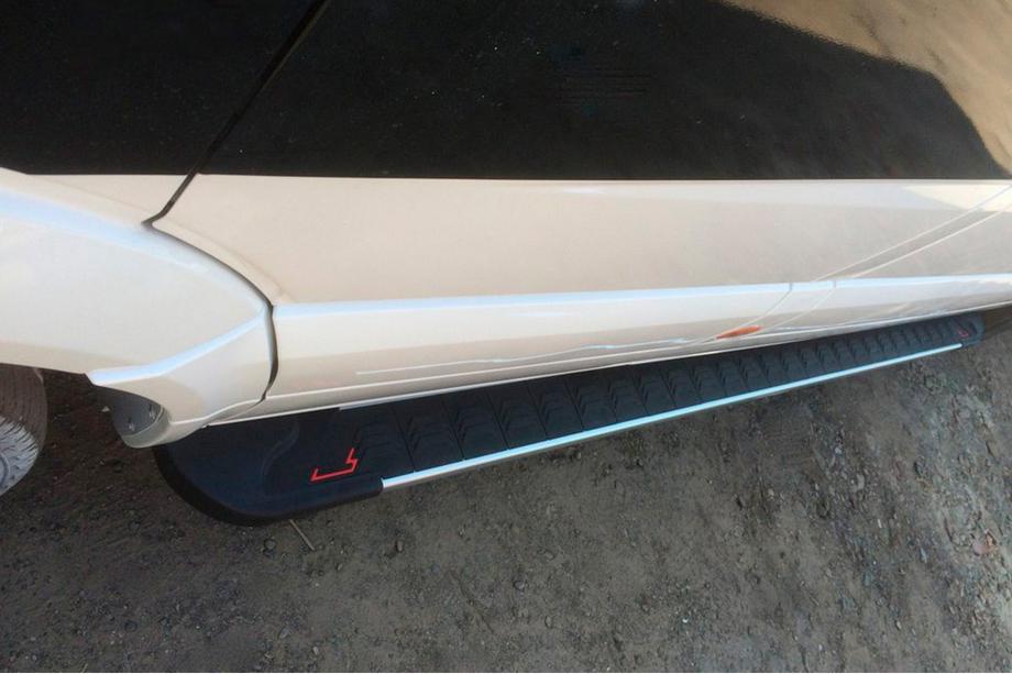 Mercedes Sprinter W907/W910 2018– Side steps RedLine V1 (2 stuks, aluminium) Image