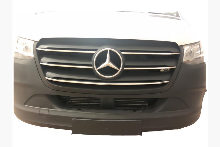 Mercedes Sprinter W907/W910 2018– RVS sierlijsten voor grille (5 stuks) Foto 7
