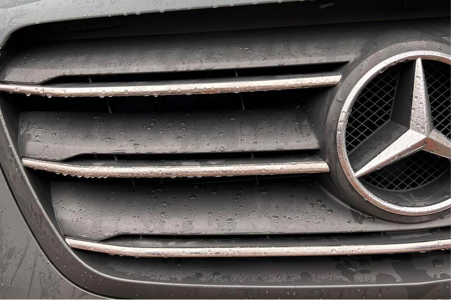 Mercedes Sprinter W907/W910 2018– RVS sierlijsten voor grille (5 stuks) Foto 3