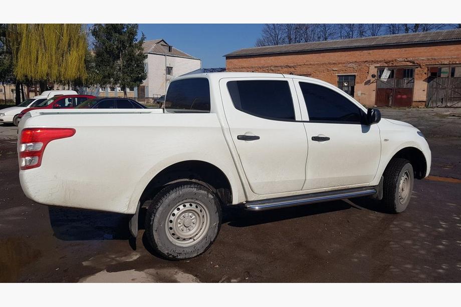 Mitsubishi L200 2015–2024 Premium side steps (2 st., RVS) Ø60 Image