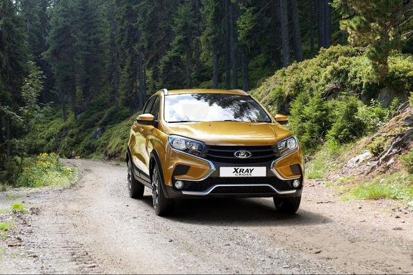 Review van de verhoogde terreinvaardige hatchback Lada XRAY Cross