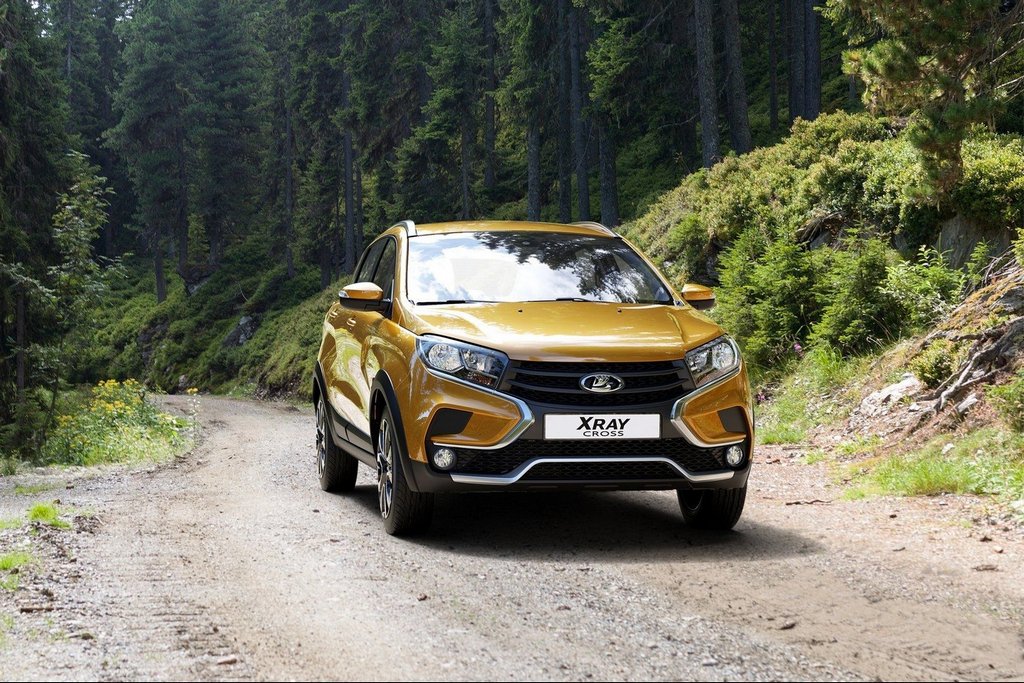 Review van de verhoogde terreinvaardige hatchback Lada XRAY Cross