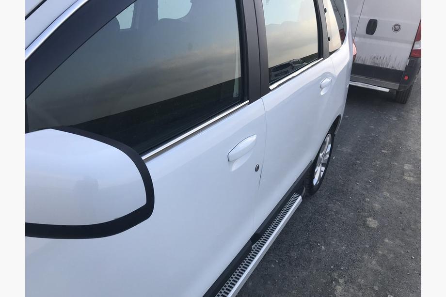 Dacia Lodgy 2012–2022 Raamomlijsting (4 stuks, RVS) Foto 3