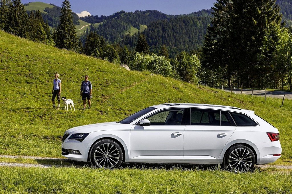 Review van de derde generatie Skoda Superb Combi