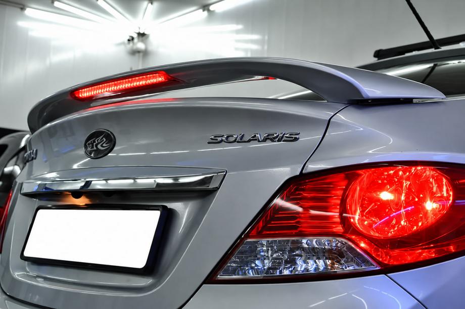 Hyundai Accent 2011–2017 Spoiler Niken V2 (spuitklaar) Foto 4