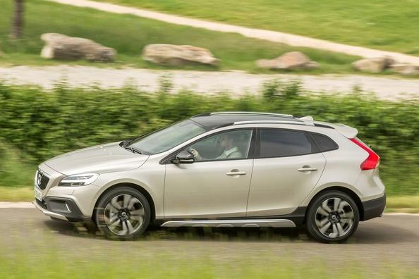 Review van de crossoverversie van de Volvo V40 Cross Country hatchback Foto 3