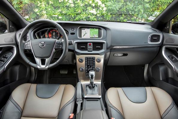 Review van de crossoverversie van de Volvo V40 Cross Country hatchback Foto 4