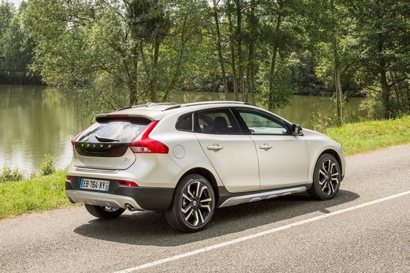 Review van de crossoverversie van de Volvo V40 Cross Country hatchback Foto 8