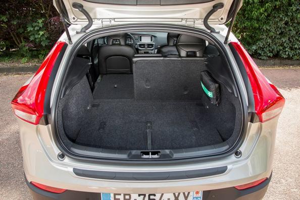 Review van de crossoverversie van de Volvo V40 Cross Country hatchback Foto 6