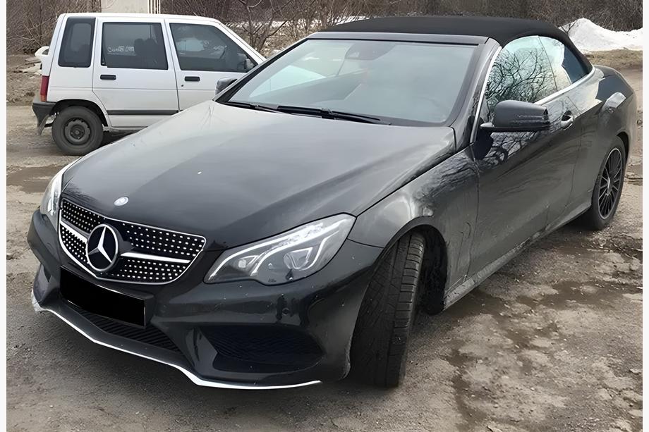 Mercedes E-Klasse Coupé C207 2010–2017 Voorgrille (2014-2016, Diamond Silver) Image