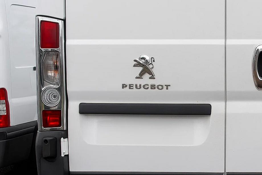 Peugeot Boxer 2006–2025 Achterlichtcovers (2 st., RVS) Image