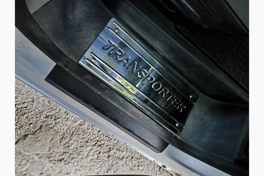 Volkswagen T5 2010–2015 Carmos V3 instaplijsten binnen (3-delig, RVS) Image