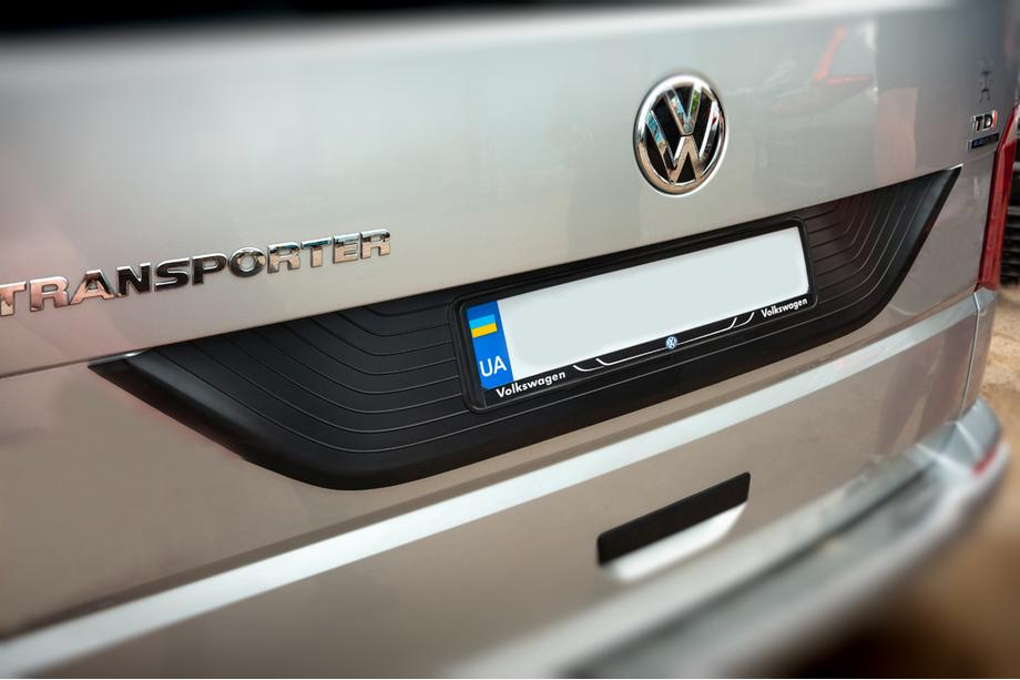Volkswagen T6 2015–2024 Kunststof sierlijst voor kofferklep Rood Image