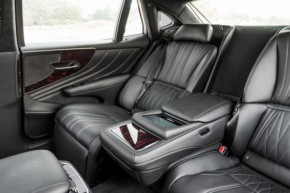 Review van de Lexus LS sedan van de vijfde generatie Foto 6