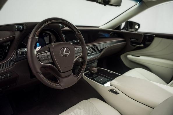 Review van de Lexus LS sedan van de vijfde generatie Foto 4